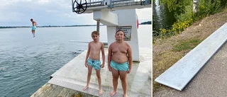 Trampolin lossnade på badplats – när barn stod på brädan