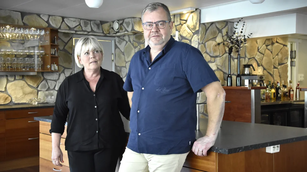"Om man vill ha hjälp av den erfarenheten vi har hjälper vi mer en gärna till", säger Anders Borg angående ett övertagande av restaurangen och får medhåll från Lisbeth.