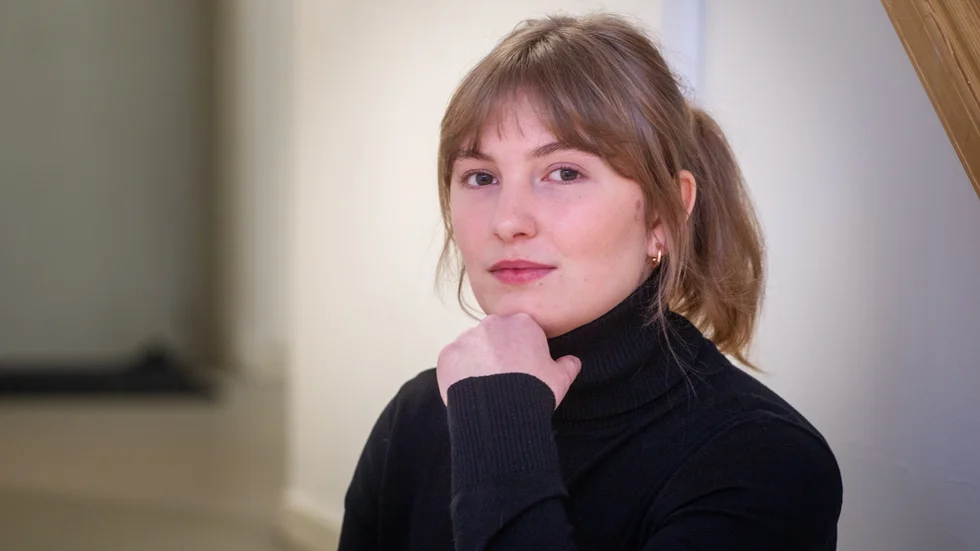 Isabelle Hell, 18, läser tredje året vid Grillska gymnsiet i Eskilstuna. Under vintern ställer hon ut målningar på Ebelingmuseet i Torshälla.