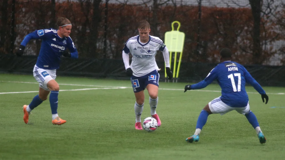 Edvin Tellgren fick chansen från start i första halvleken mot Lyngby. 