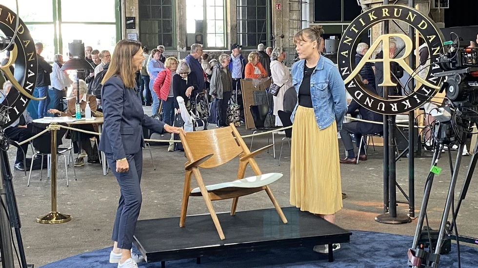 Annika fick vara med och få sin fåtölj värderad under inspelning. "Det är lite nervöst och det är massa kändisar här men de är så professionella så det var inga problem" sa hon efteråt.