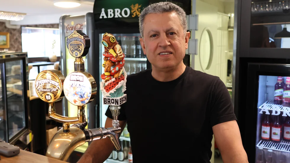 Simon Sauma som äger Royal och Mr Burger ser fram emot en ny sommarsäsong. Ambitionen är att ha båda krogarna öppna året runt i fortsättningen. Försäljningen av Royal ligger på is. "Det är inte bra tider för sälja. Intressenter finns, men det är svårt med finansieringen och svårt för dem att få familjen att flytta med till Vimmerby". 