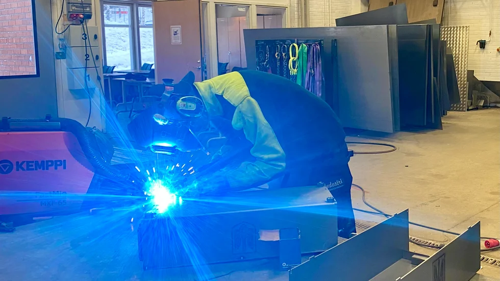 Trots att väldigt få har velat plugga på industriprogrammet vill socialdemokraterna starta utbildningen igen.