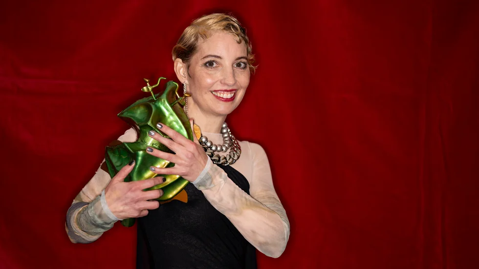 Regissören Maria Fredriksson tar emot Guldbaggen för bästa dokumentärfilm under Guldbaggegalan på Cirkus i Stockholm.  Maria Fredriksson är uppvuxen i Fålhagen i Uppsala. 