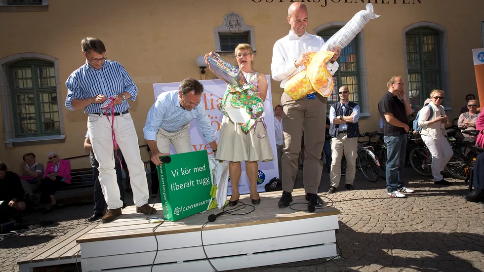 Lyckosam samling i mitten. Torgmöte med Alliansen under Almedalsveckan 2008 med Göran Hägglund, Jan Björklund, Maud Olofsson och Fredrik Reinfeldt.
