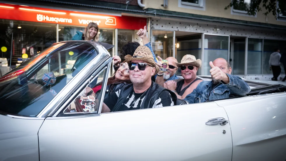 Sommarens sista cruising lockade både bilentusiaster och festfolk till stan. Med bilköer, musik och gott umgänge njöt många närvarande av den varma sensommarkvällen på stan.