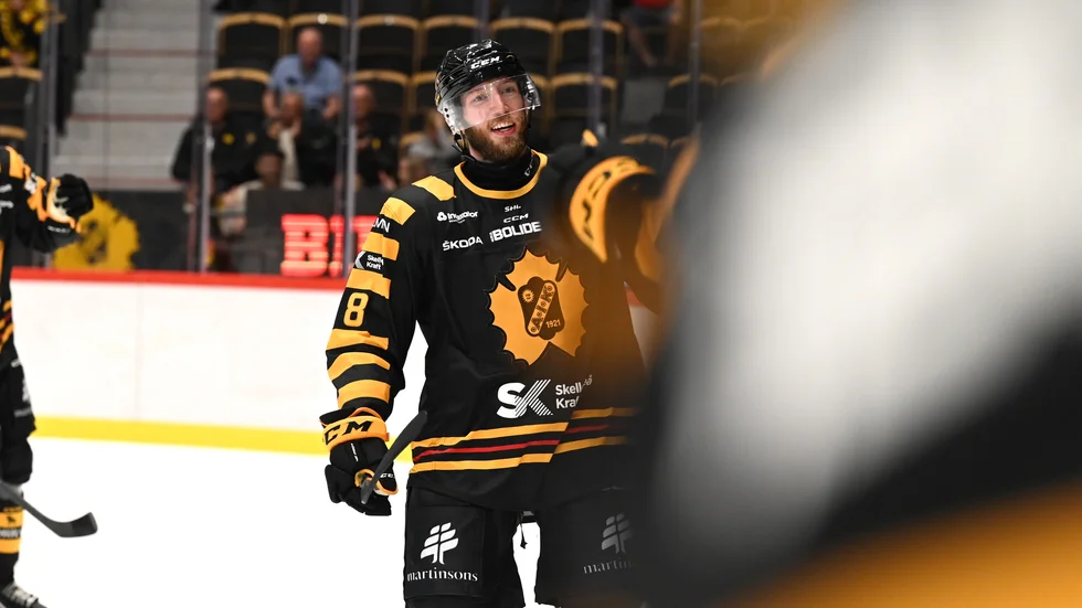 Petter Granberg var inblandad i mycket när AIK spelade första matchen för säsongen. Den slutade 