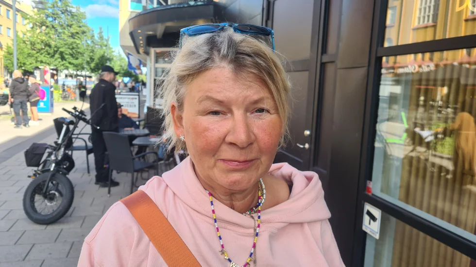 "Det är klart att jag tänker på terrorhoten. Det är obehagligt. Men jag är inte rädd. Jag var i Stockholm när det var en koranbränning och då gick jag en omväg förbi det", säger Annika Petersson.