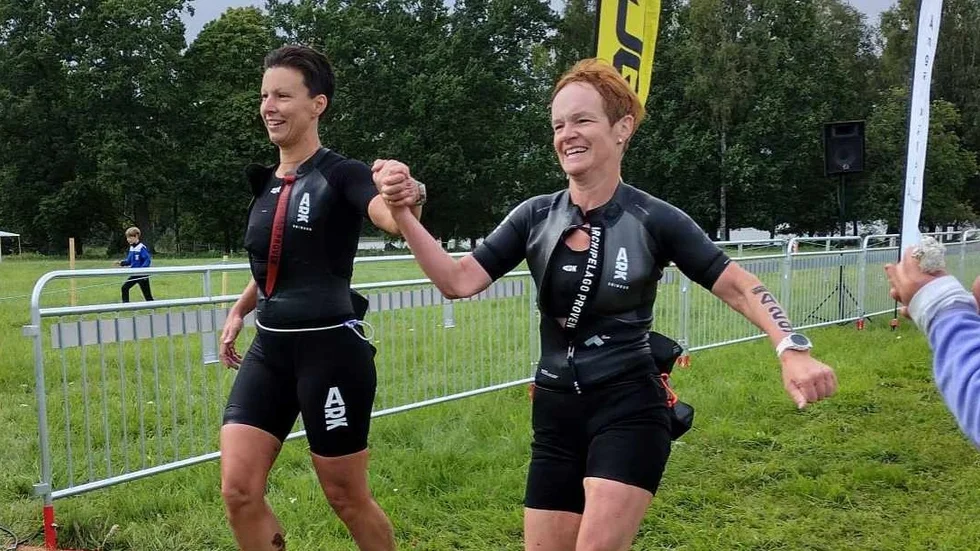 Lorraine Axegård och Nina Ellmark sprang de 22 kilometerna på strax under tre timmar.
