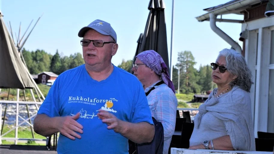 Svante Spolander, vars familj drivit anläggningen vid Kukkolaforsen i generationer, berättade på ett trevligt sätt om hur utvecklingen varit i Kukkola och hur viktigt fisket varit i bygden, både på den svenska och den finska sidan. 