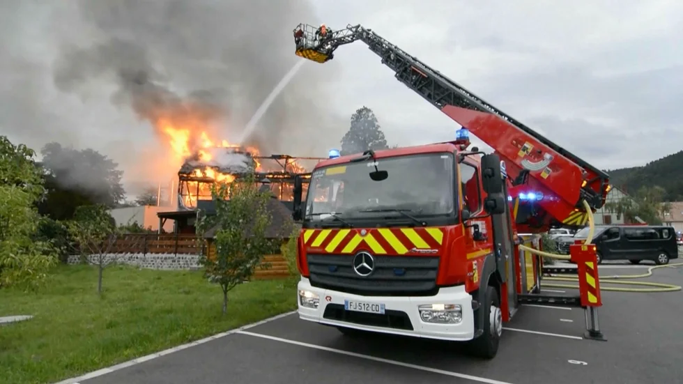 Minst elva personer omkom vid en svår brand i Wintzenheim i Frankrike.