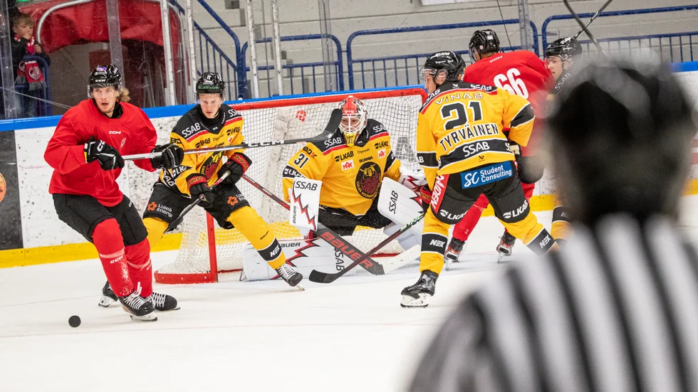 Piteå HC-Luleå HC, DM slutfinal, och Albin Nylund blev stor hjälte, när han sköt Piteå till seger, 7–6.