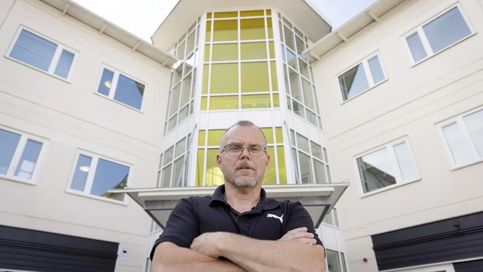 Kronoinspektör Magnus Olovsson vid Kronofogden i Umeå förklarar hur metoden med distansutmätning och det tätare samarbetet med polisen gör myndighetens utmätning mer effektiv.