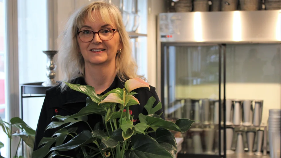Den 22 augusti öppnar Catarina Enstedt sin nya lokal Blomsterhjärtat i Kvarnholmen i Mjölby. "Det kommer att vara bättre både för kunderna och för personalen", säger hon.