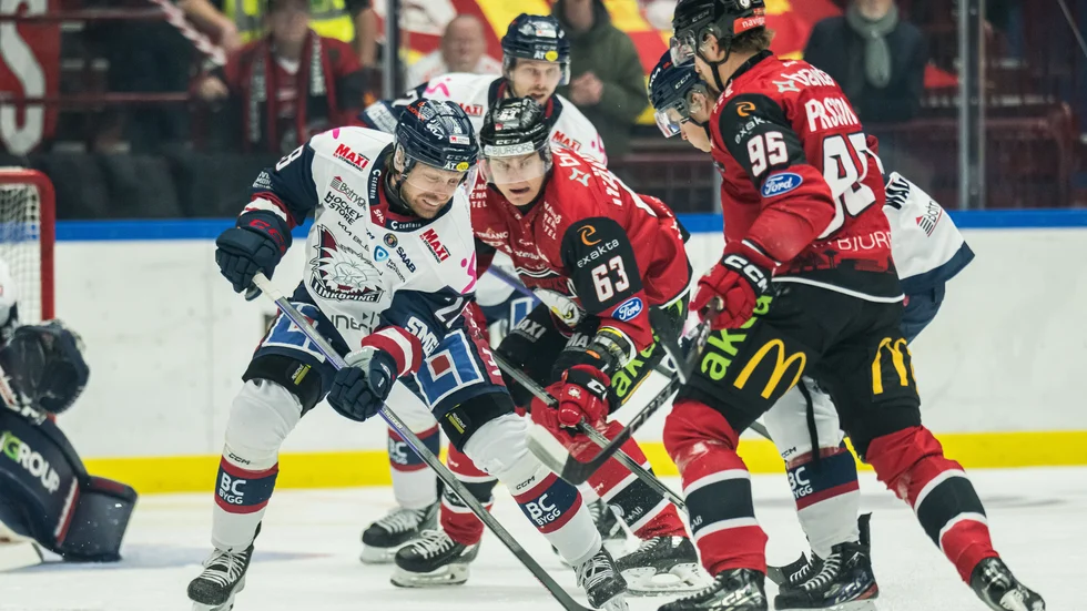 LHC:s John Nyberg och Malmö Redhawks Fredrik Händemark.