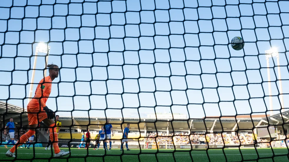Två sena mål sänkte Jonatan Johansson och hans Klaksvik under torsdagskvällen i Europa conference league.