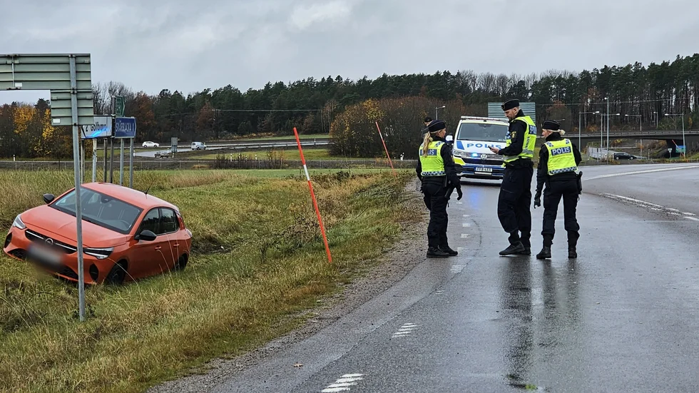 En bil körde i diket i Klinga på fredagsförmiddagen.