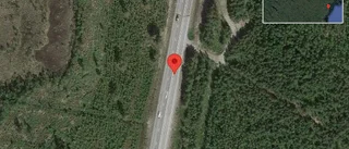 Lastbil stillastående på E4 - helt stopp i ett körfält