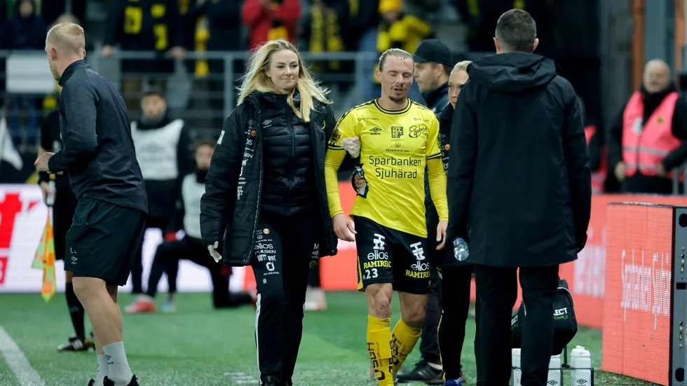 Niklas Hult tvingades byta redan efter drygt en kvart mot Degerfors.