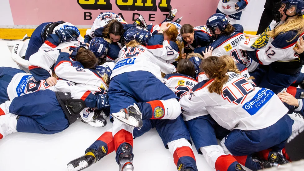 Ifjol vann Stockholm TV-pucken i kamp med Småland i finalen. Södermanlands tjejgäng hade hoppats på något liknande i år men under fredagen förlorade man kvartsfinalen och får sikta in sig på placeringsmatch.