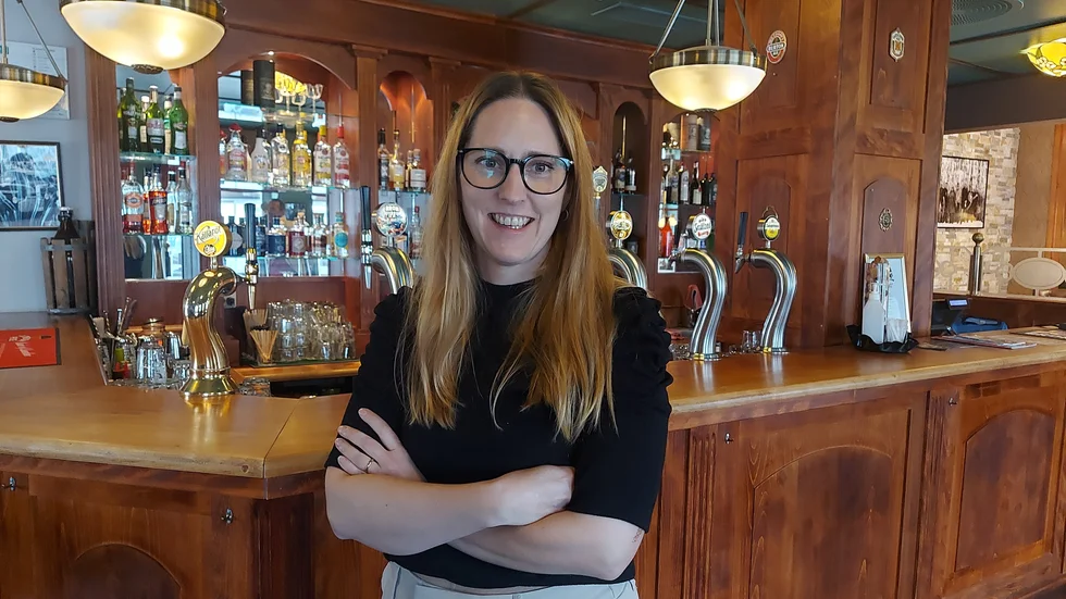Jenny Svensson Sahlin är VD för Hotell Hulingen i Hultsfred och ordförande för Ladies Circle, som arrangerar det nya frukosteventet "En bra start på dagen". Håller i samtalet gör hennes mamma tillika Socialdemokraternas före detta partiledare, Mona Sahlin.