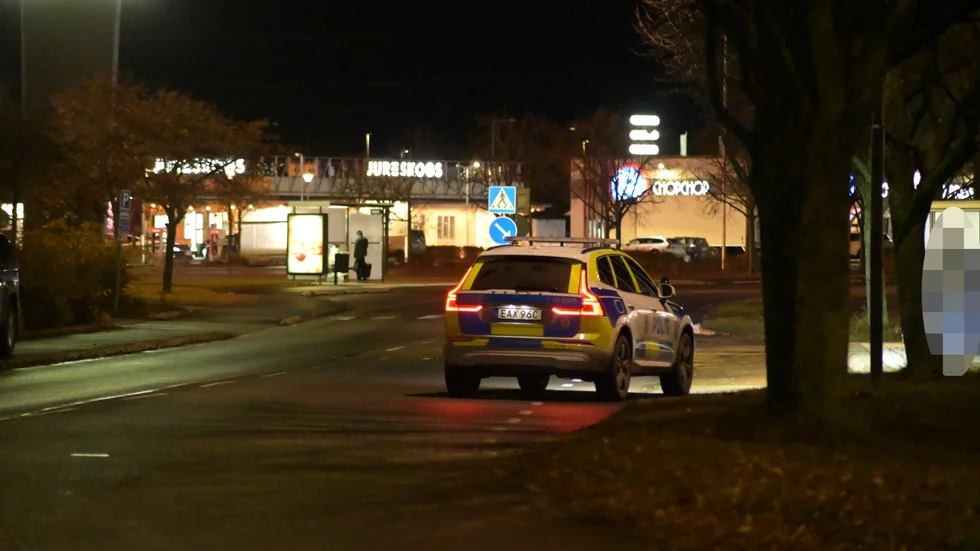 Mannen omhändertogs av polisen efter att ha uttryckt att han hade en bomb på sig.