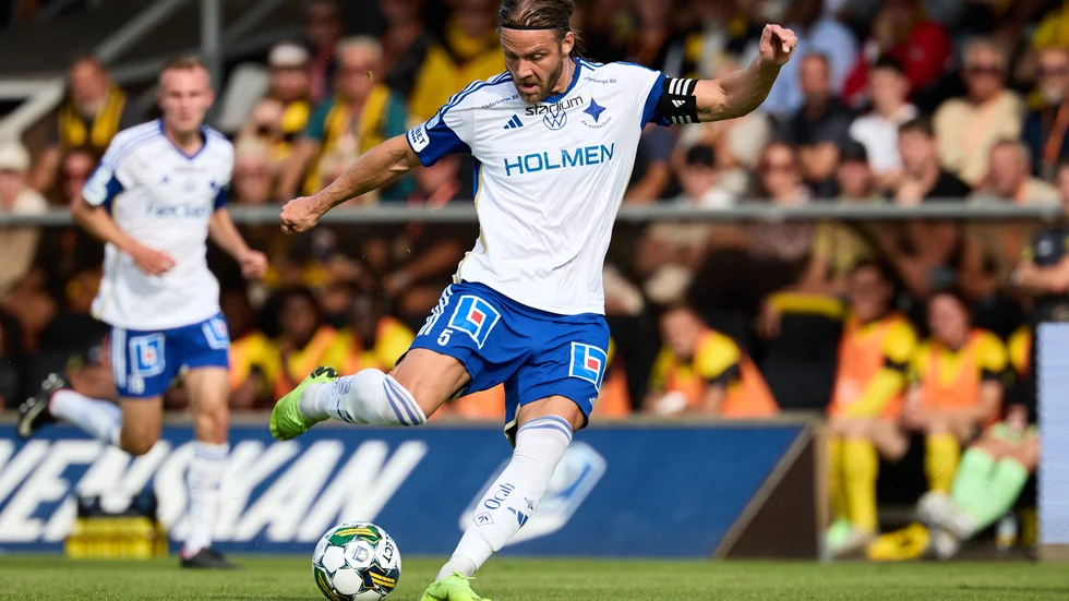 Christoffer Nyman är tillbaka i "Pekings" startelva efter avstägningen för sina tre gula kort.