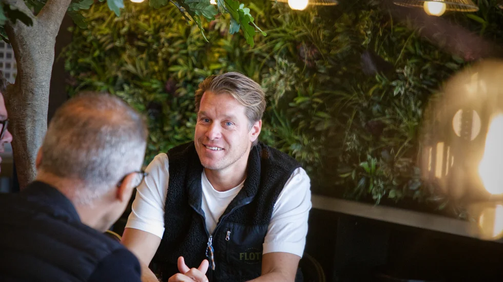 Fredrik Haglind är ägaren av burgarrestaurangerna Flott. Fredrik berättar att Flott var väldigt tidiga med att öppna burgarrestaurang, och att det på senare tid har öppnat en hel drös. "Konkurrens finns absolut. Men det är väl bra. Vi kör vårt race, och än sålänge har det funkat", säger han.