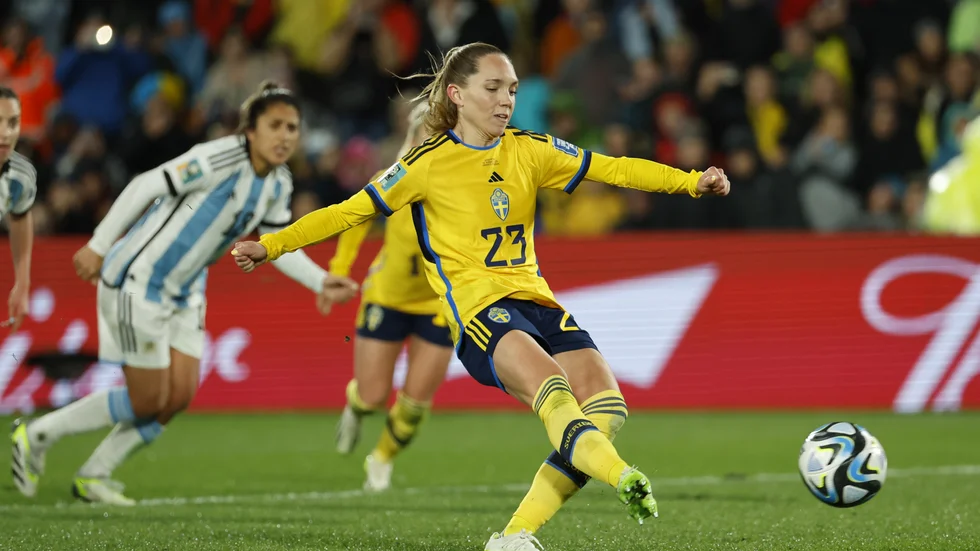 Elin Rubensson gjorde 2–0 på straff i gruppspelsmatchen mellan Sverige och Argentina på Waikato stadium. Arkivbild.