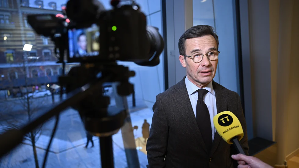 Statsminister Ulf Kristersson (M) vill se en lagändring som underlättar kommuners kontroll av om anställda gjort sig skyldiga till brott.