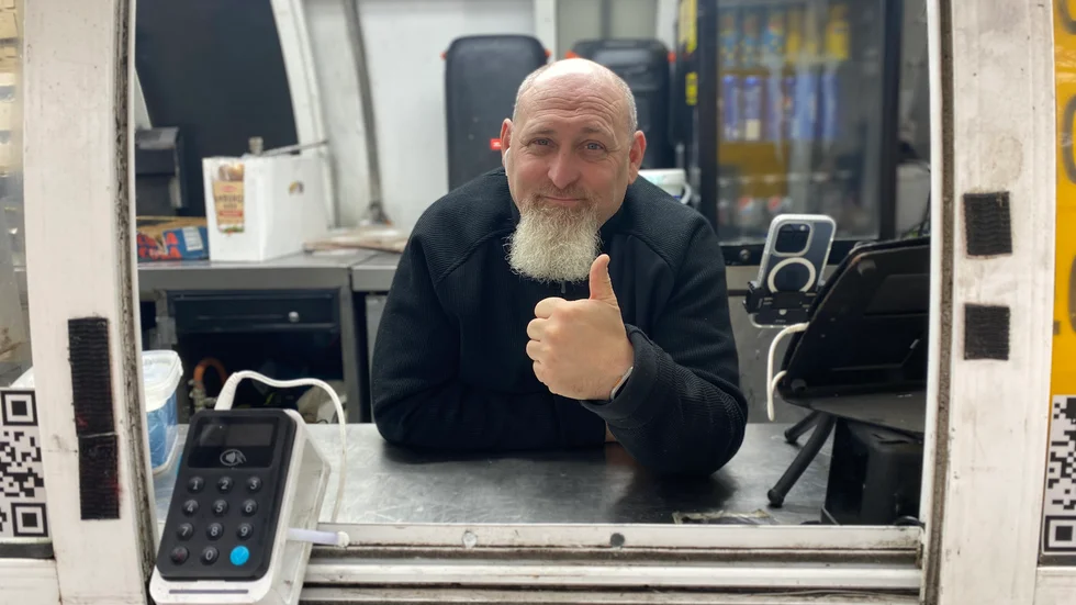 Jesper Levin, personen bakom rollfiguren Harakirimannen sålde tidigare världens starkaste korv.