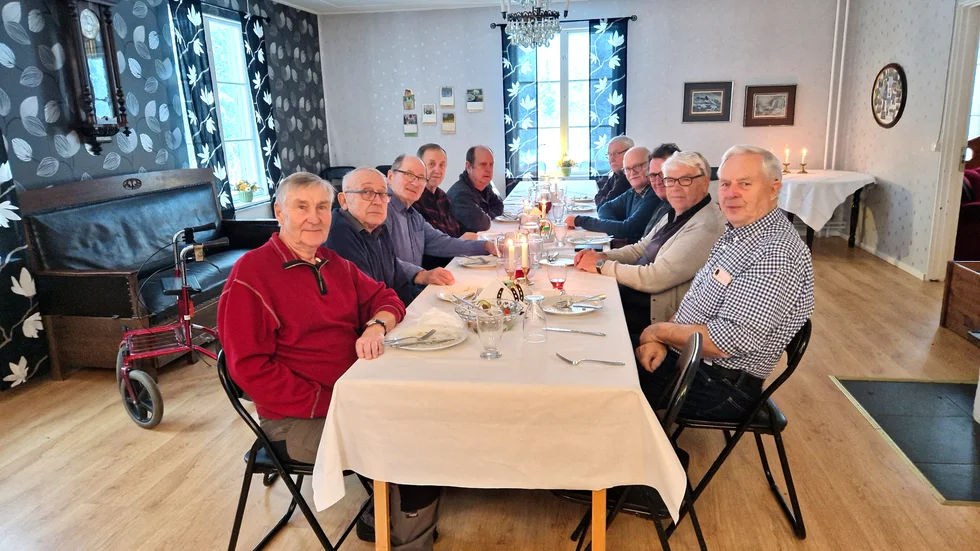 Hungriga pensionärer serverades en utsökt lunch.