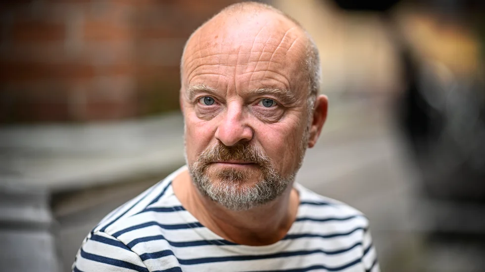 "Övergreppet liknar det som har hänt mig. Det får jag nästan se som en styrka i boken. Det kan jag inte smita ifrån, det otäcka. Ett barn har råkat ut för det här. Det får jag bara bjuda på", säger Jonas Gardell om sin bok.