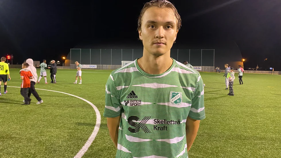 Två perfekta passningar av Mathias Hedmark Dackenberg letade sig fram till Milan Marklund som kunde frälsa sitt Morön i derbyt.
