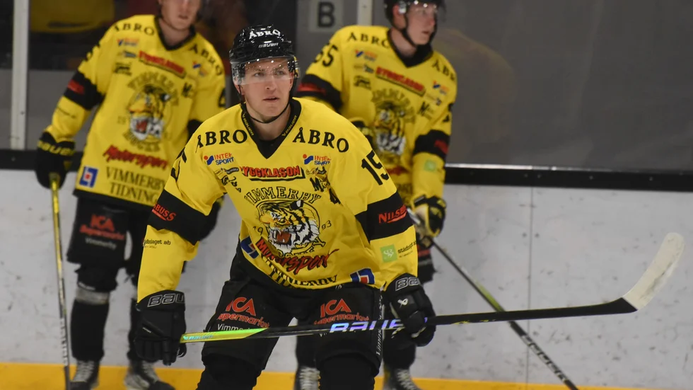 Backjätten Oskar Lindgren är tillbaka i Vimmerby Hockey.