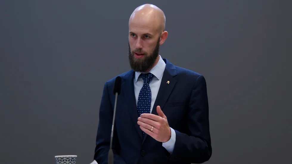 Allvarlig. Carl-Oskar Bohlin (M), minister för civilt försvar tog häromdagen emot en utredning om samhällets försörjningsberedskap och underströk det läge vi befinner oss i. 