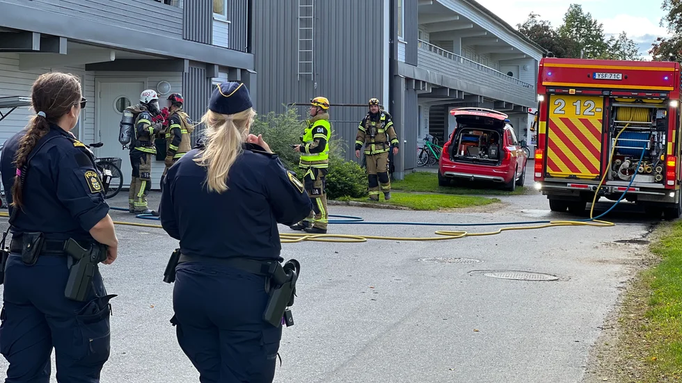 Räddningstjänst, polis och ambulans larmades till platsen.