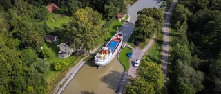 Här slussar unika båten i Göta kanal: "Väldigt tajt"