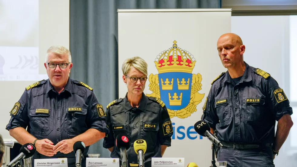Christer Birgersson, kommenderingschef för den särskilda händelsen, Åsa Larsson, tf lokalpolisområdeschef Uppsala/Knivsta ochJale Poljarevius, underrättelsechef region Mitt under polisens pressträff med anledning av den senaste tidens grova våldsdåd i Uppsala.