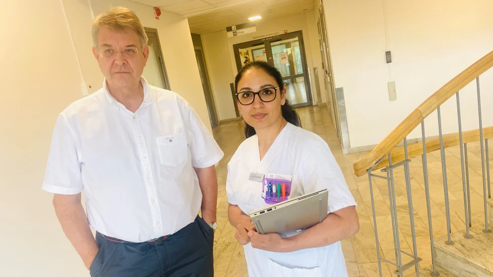 Olämpliga läkemedel skapar mer vård och överbelastade läkare och sjuksköterskor. Men tack vare de kliniska apotekarnas intåg i sjukvården blir läkemedelsanvändningen säkrare, bättre - och kostnadseffektiv. Därför vore det katastrof att säga upp dem. Det säger Läkemedelscentrums ansvarige läkare Lars Steen och kliniska apotekaren Rim Alfarra.