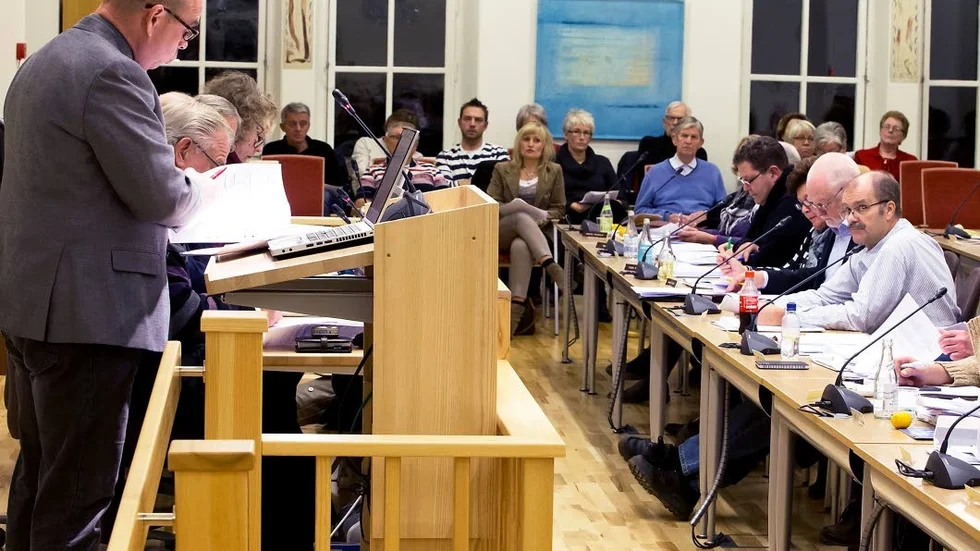 Jan Sundström (M) lär inte ta plats i talarstolen mer framöver, men Vadstena har fått en rad nya fullmäktigeledamöter.