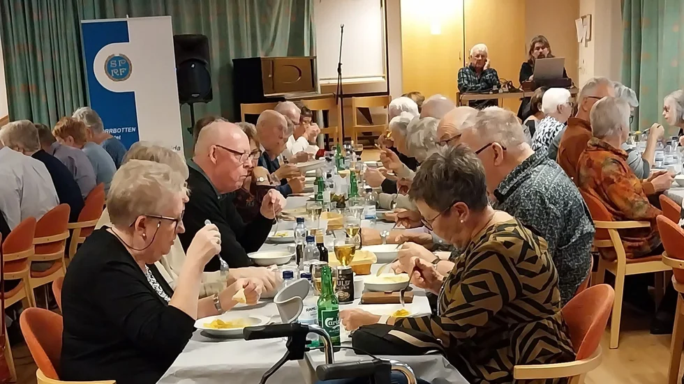  Cirka 80 av avdelningens medlemmar samlades till höstest.          
