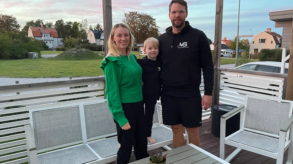 Familjen Brushane/Asp Norling trivs i Västralund. Här är det nära till både förskola och grönområden.