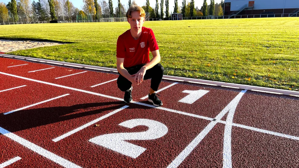 Piteå IF:s Felix Ridderstråle har provsprungit de nya banorna på LF Arena och gillar känslan i underlaget.