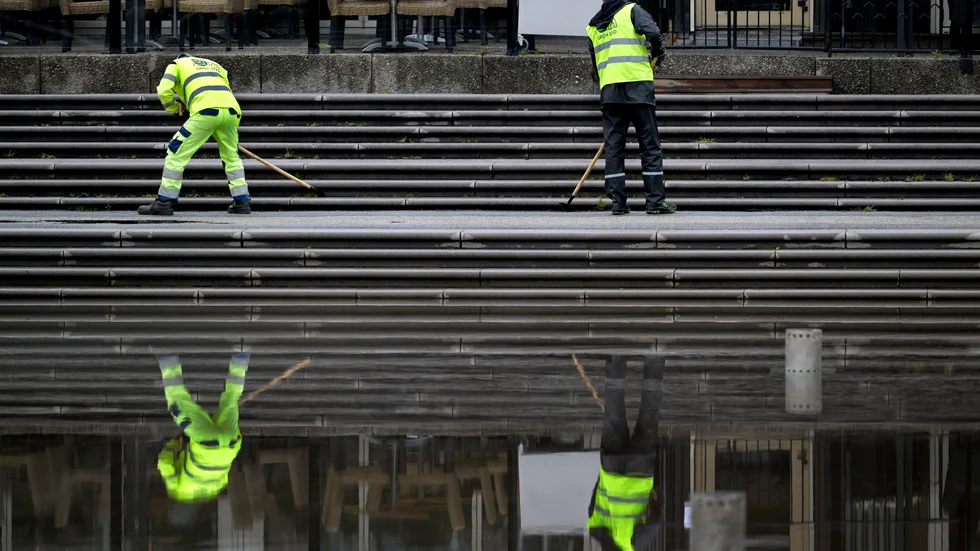 Försörjningskravet för arbetskraftsinvandrare ändras för att minska invandringen till låglöneyrken, enligt regeringen. Arkivbild.