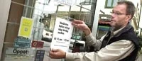 Hälften av butikerna stänger i dag