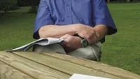 Hans Ellervik är missnöjd med de höga avgifterna för tömning av slam. I egenskap av ordförande för Horns samfällighet har han därför skrivit till kommunen för att få besked om varför det kostar så mycket i Västervik. Foto: JONAS BORG