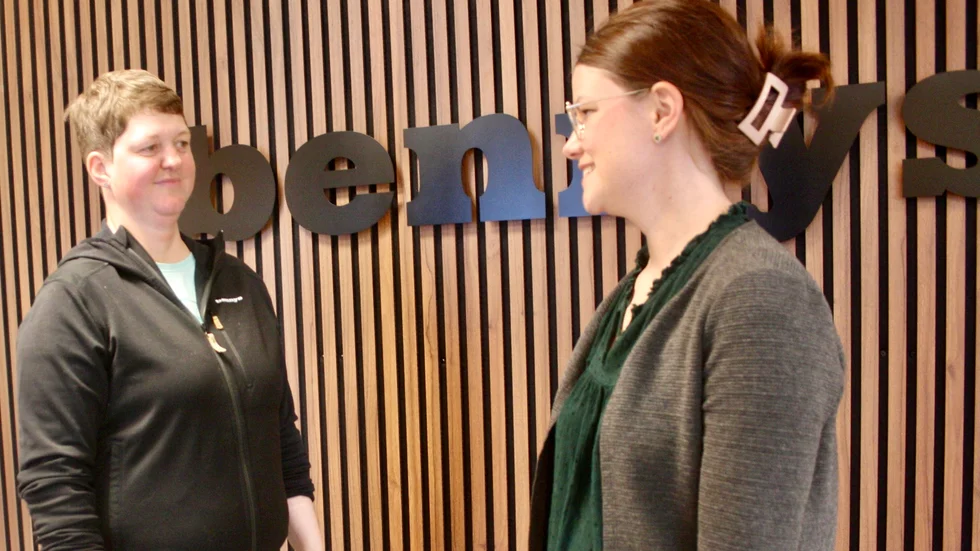 Ida Lundqvist och Agnes Ljung håller i trådarna för mycket på Bennys Gräv.
