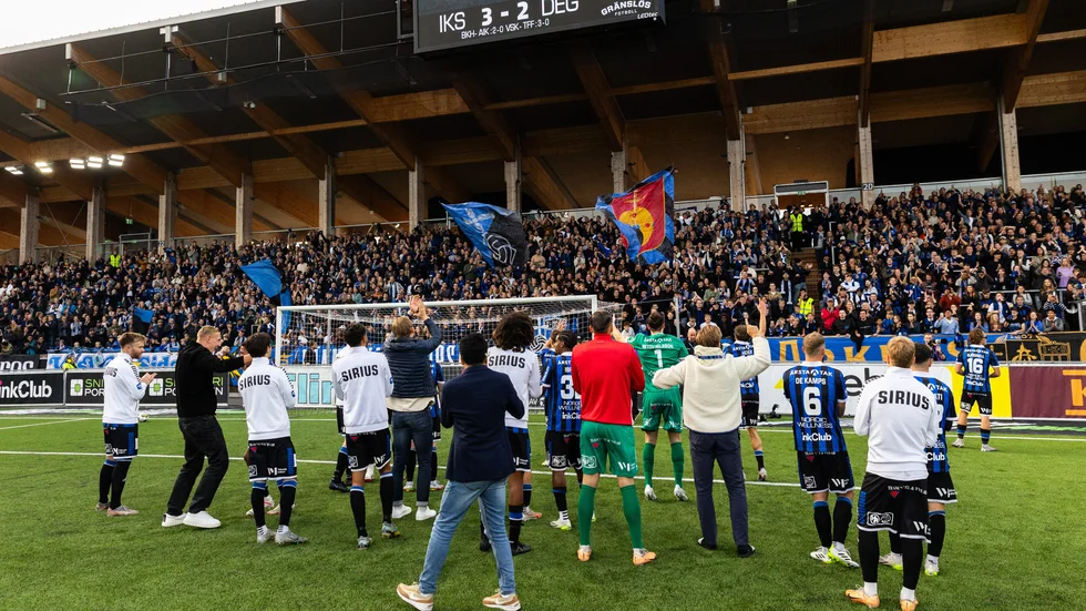 Sirius jublar med fansen efter de tre sena målen.