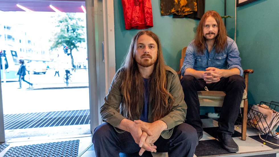 Truls Mörck (vänster) och Jonatan Larocca-Ramm utgör två fjärdedelar av hårdrocksbandet Graveyard.